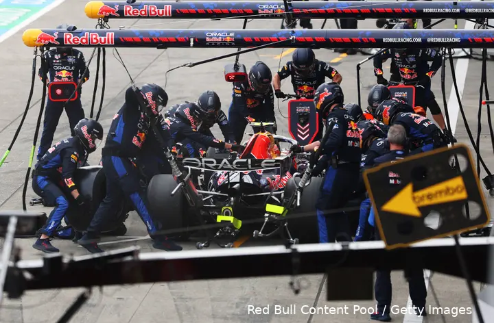 isack-hadjar-red-bull-racing-2026-zondag-japan-race-pitstop