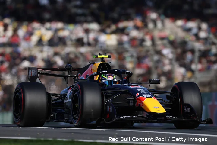 isack-hadjar-red-bull-racing-rb22-china-12-16-vleugel-slm-straight-line-mode
