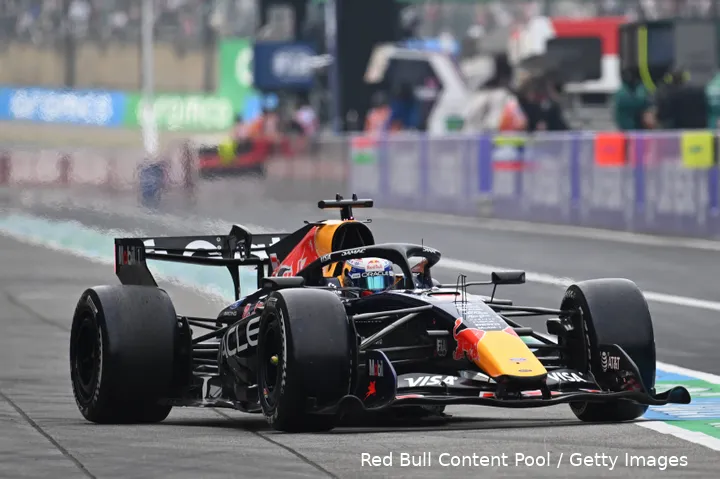 max-verstappen-rb22-red-bull-racing-2026-zondag-japan-race-pitstop