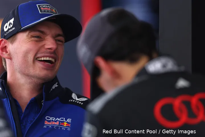 max-verstappen-red-bull-racing-china-sprintrace-1-gabriel-bortoleto-1