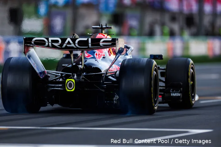 max-verstappen-red-bull-racing-china-sprintrace-1-start-wielspin