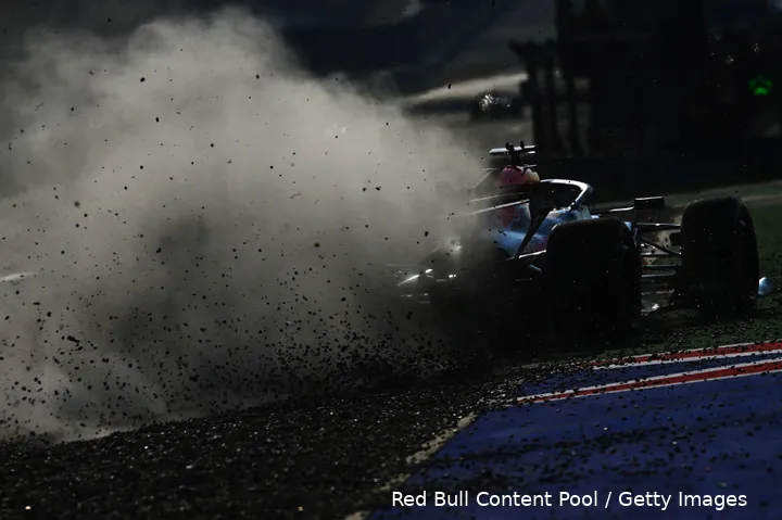 max-verstappen-red-bull-racing-china-vrijdag-3-12-grindbak