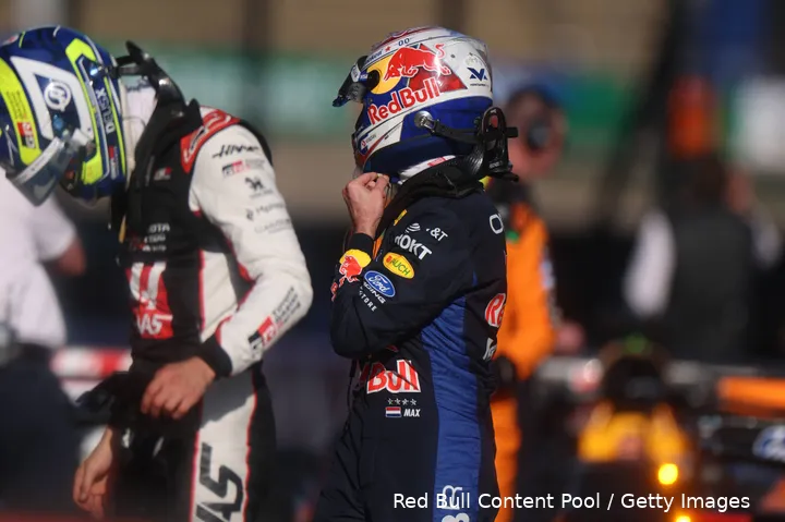 max-verstappen-red-bull-racing-rb22-china-12-13-oliver-bearman