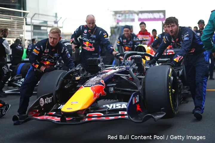 monteurs-red-bull-racing-2026-china-13