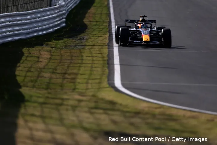 rb22-max-verstappen-neus-red-bull-racing-gat-vt2-japan-13