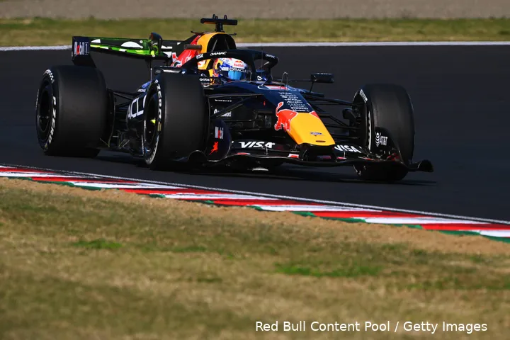 rb22-max-verstappen-neus-red-bull-racing-gat-vt2-japan-14