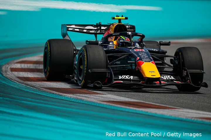 isack-hadjar-red-bull-racing-rb22-miami-1