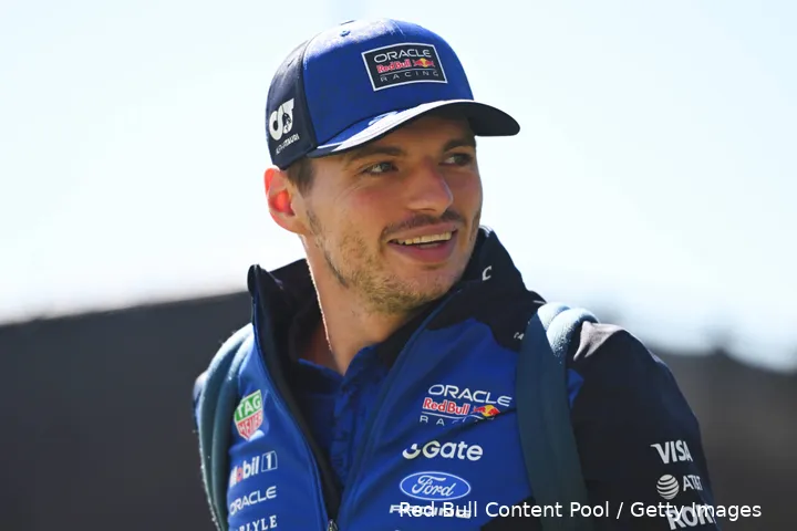 max-verstappen-red-bull-racing-canada-vrijdag-12-lach