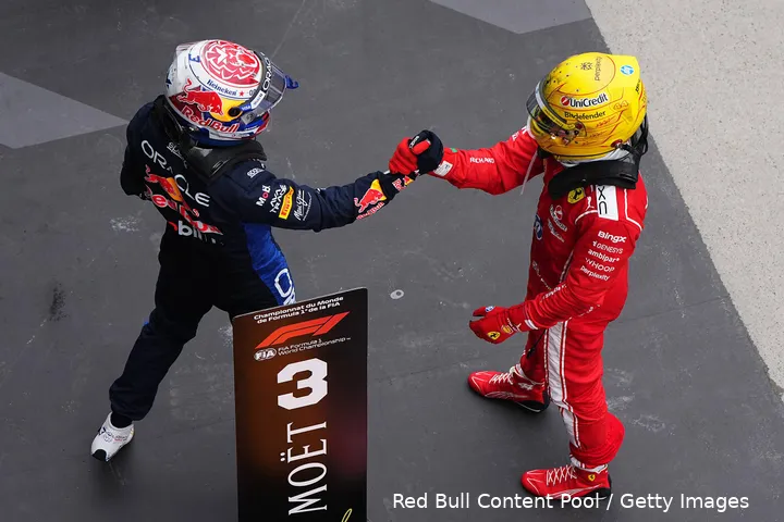 max-verstappen-red-bull-racing-lewis-hamilton-ferrari-2026-zondag-race-canada-1