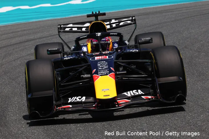 max-verstappen-red-bull-racing-rb22-miami-1