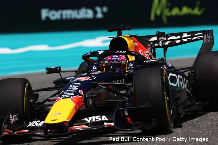 max-verstappen-red-bull-racing-rb22-miami-12