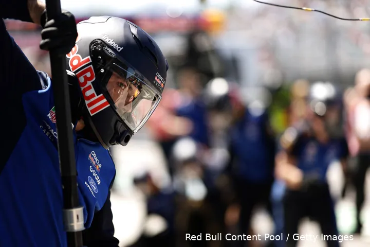 monteurs-red-bull-racing-pitstop-canada-2026-1
