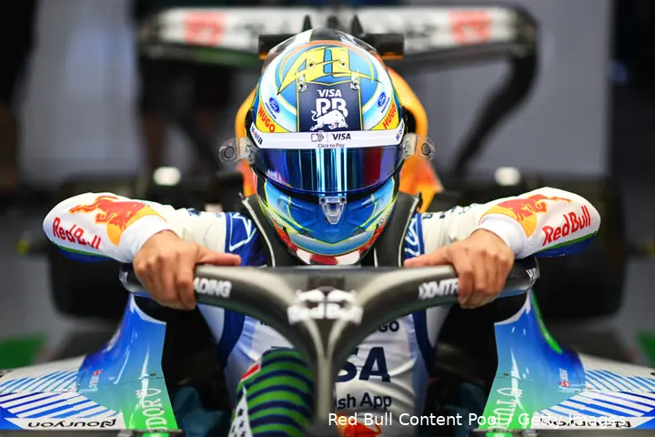 arvid-lindblad-racing-bulls-2026-barcelona-zondag-race-helm