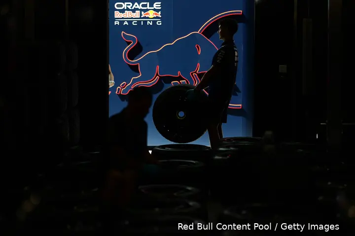red-bull-racing-logo-monteur-banden-pirelli-belgië-2026