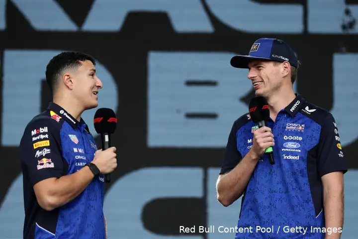 isack-hadjar-max-verstappen-baku-bakoe-2026-2