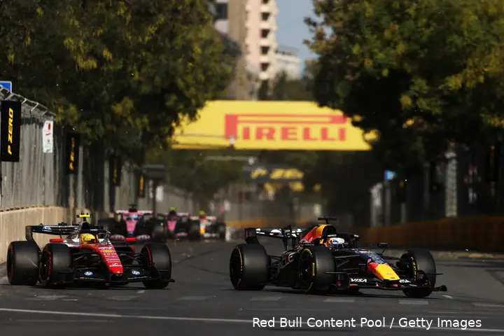 max-verstappen-RB22-2026-baku-bakoe-azerbeidzjan-saturday-lewis-hamilton