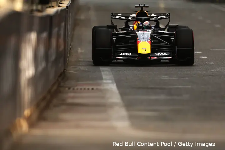max-verstappen-red-bull-racing-rb22-baku-azerbeidzjan-12