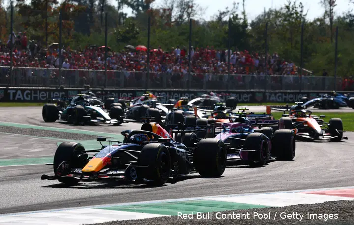 start-monza-italië-max-verstappen-red-bull-racing-pierre-gasly