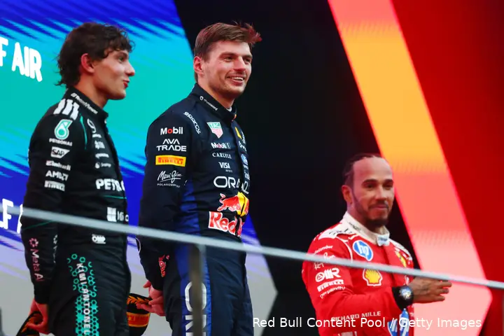 max-verstappen-win-sepang-2026-maleisie-bahrein-podium-kimi-antonelli-lewis-hamilton