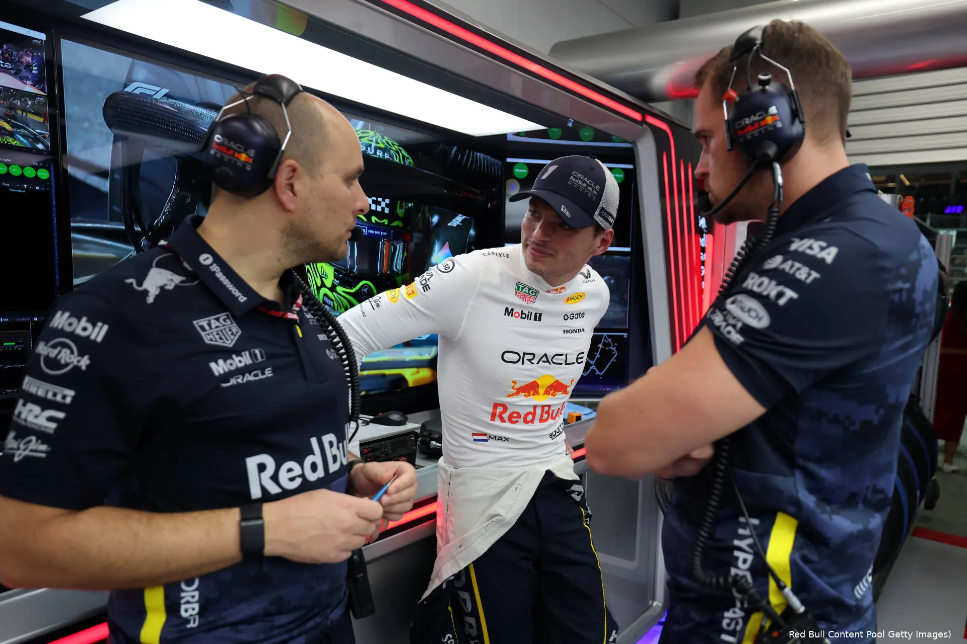 max-verstappen-racedag-singapore-2025-gianpiero-lambiase-tom-hart