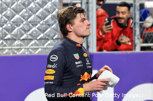 Verstappen verbijt zich na afloop van de kwalificatie in Jeddah, Saoedi-Arabië (Foto: Red Bull Content Pool / Getty Images)