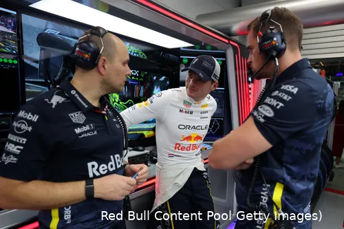 max-verstappen-racedag-singapore-2025-gianpiero-lambiase-tom-hart