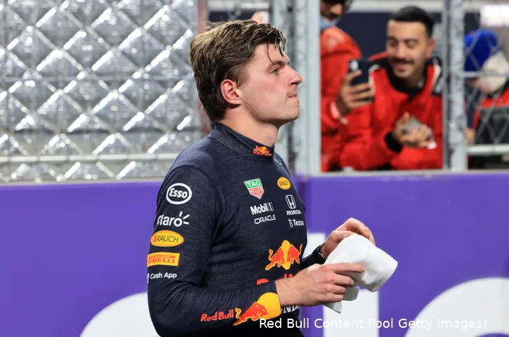 Verstappen verbijt zich na afloop van de kwalificatie in Jeddah, Saoedi-Arabië (Foto: Red Bull Content Pool / Getty Images)