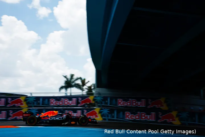 Verstappen
raast tijdens de kwalificatie van de GP Miami 2022 langs de plek waar veel zware
incidenten plaatsvonden (Foto: Red Bull Content Pool / Getty Images)