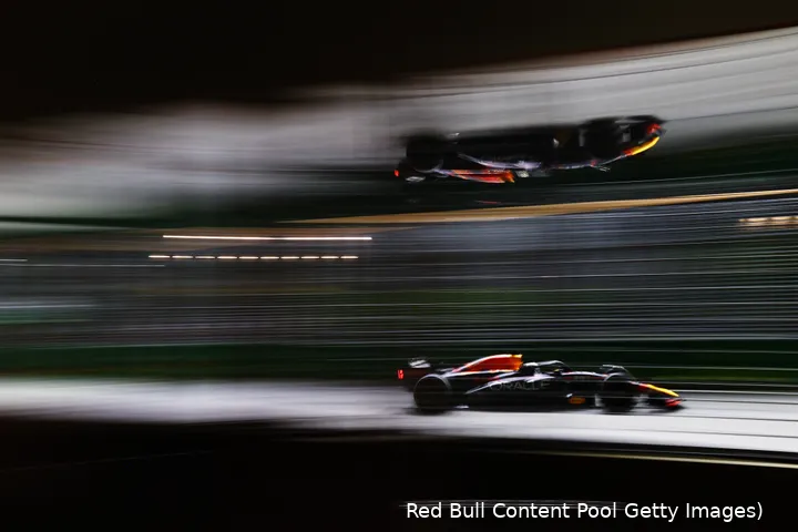 Max
Verstappen tijdens de kwalificatie voor de Grand Prix van Singapore, Marina Bay
Street Circuit , 2022 (Foto: Red Bull Content Pool / Getty Images)
