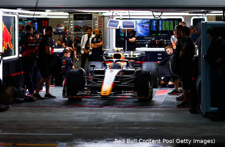Sergio
Pérez gereed de garage uit te rijden, kwalificatie,e Grand Prix van São Paulo 2022, het Autódromo
José Carlos Pace (Foto: Red Bull Content Pool / Getty Images)