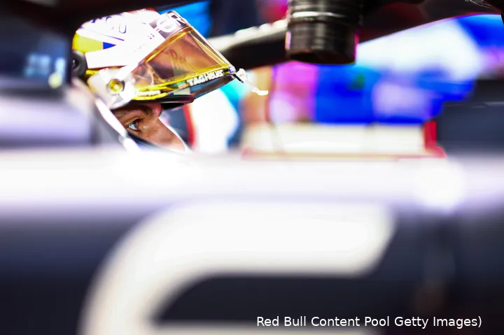 Een rode vlag neutraliseerde de race in Japan, Verstappen moest vooraan de pitstraat wachten. (Foto: Red Bull Content Pool/Getty Images)