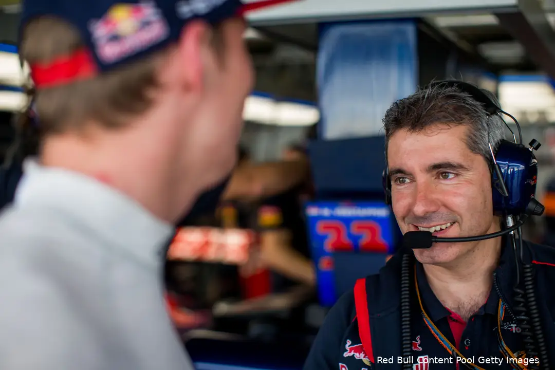 <i>Xevi Pujolar met Max Verstappen bij Toro Rosso.</i>
