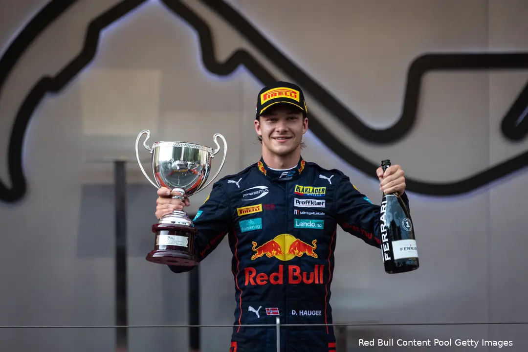 <i>Dennis Hauger wint in de straten van Monaco voor Prema.</i>