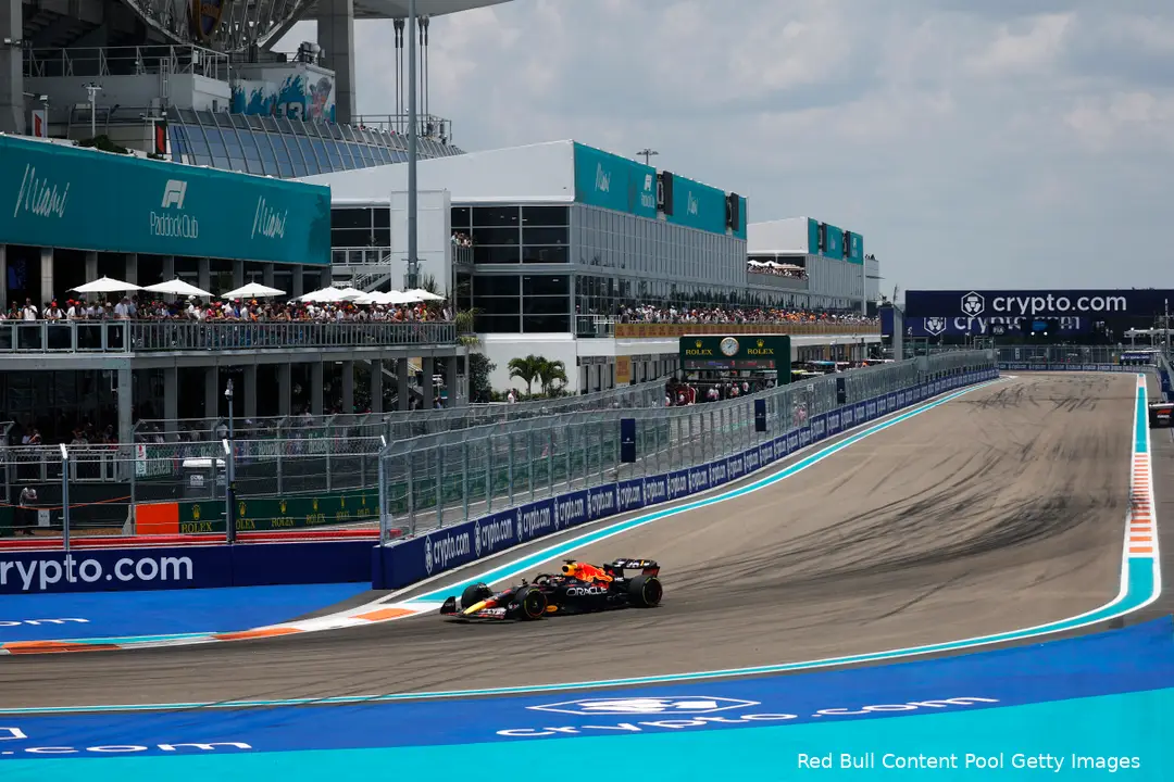 Max Verstappen start zondag om 21.30 uur Nederlandse tijd vanaf de derde plaats tijdens de Grand Prix van Miami.