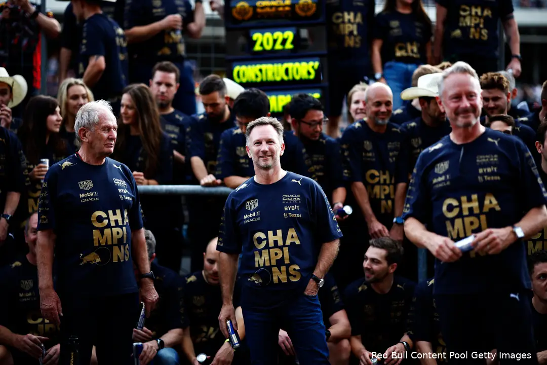 Helmut Marko en Red Bull Racing-teambaas Christian Horner vierden de vijfde constructeurstitel van Red Bull tijdens de GP van de Verenigde Staten 2022.