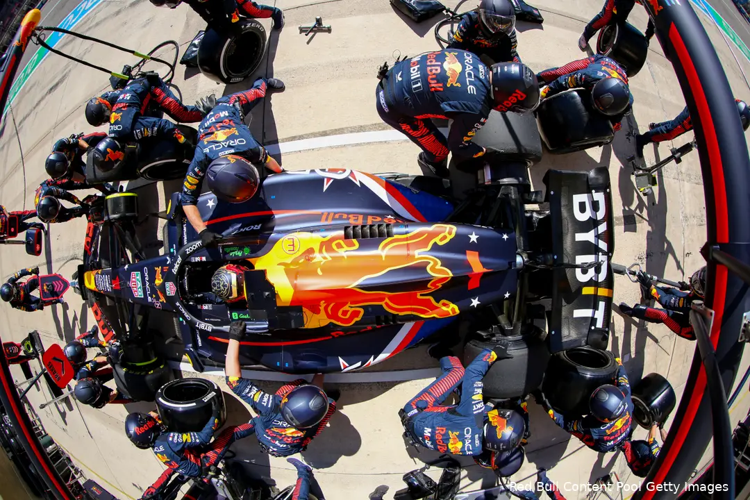Red Bull hanteerde een tweestopper om Verstappen naar P1 te krijgen. (Foto: Red Bull Content Pool/Getty Images)