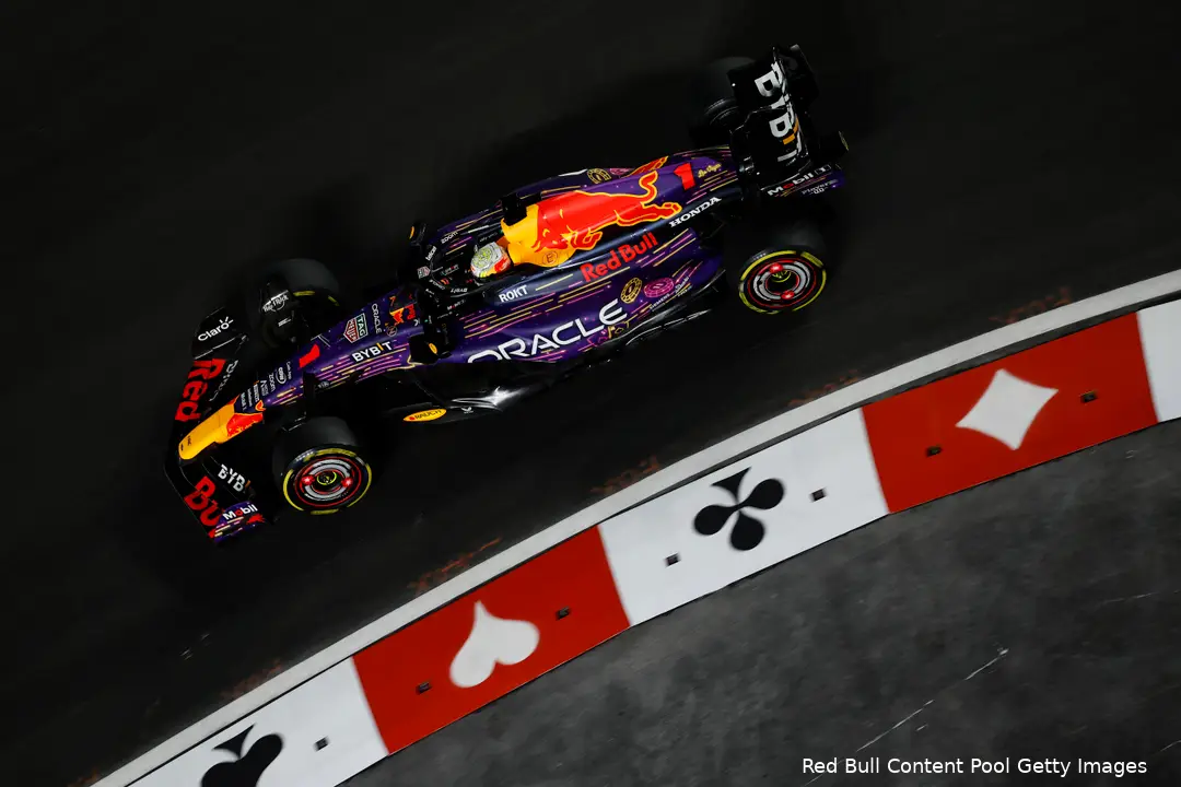 <i>Verstappen met de speciale Red Bull-livery in Las Vegas.</i>