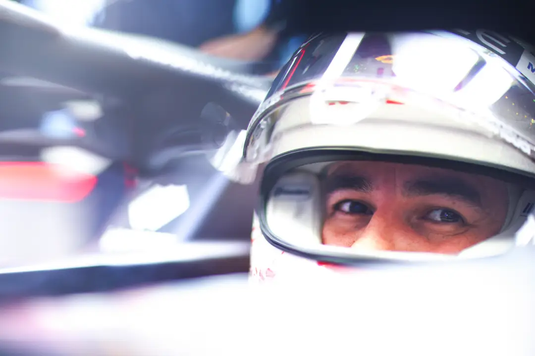 Pérez waagde de gok en betaalde de prijs door binnen te blijven in de slotfase van Q2. (Foto: Red Bull Content Pool/Getty Images)