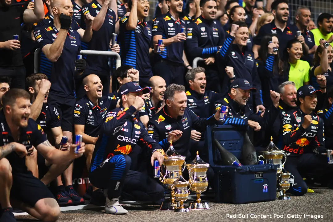 Verstappen en Red Bull wisten vriend en vijand te verrassen met de voorsprong van twintig seconden. (Foto: Red Bull Content Pool/Getty Images)