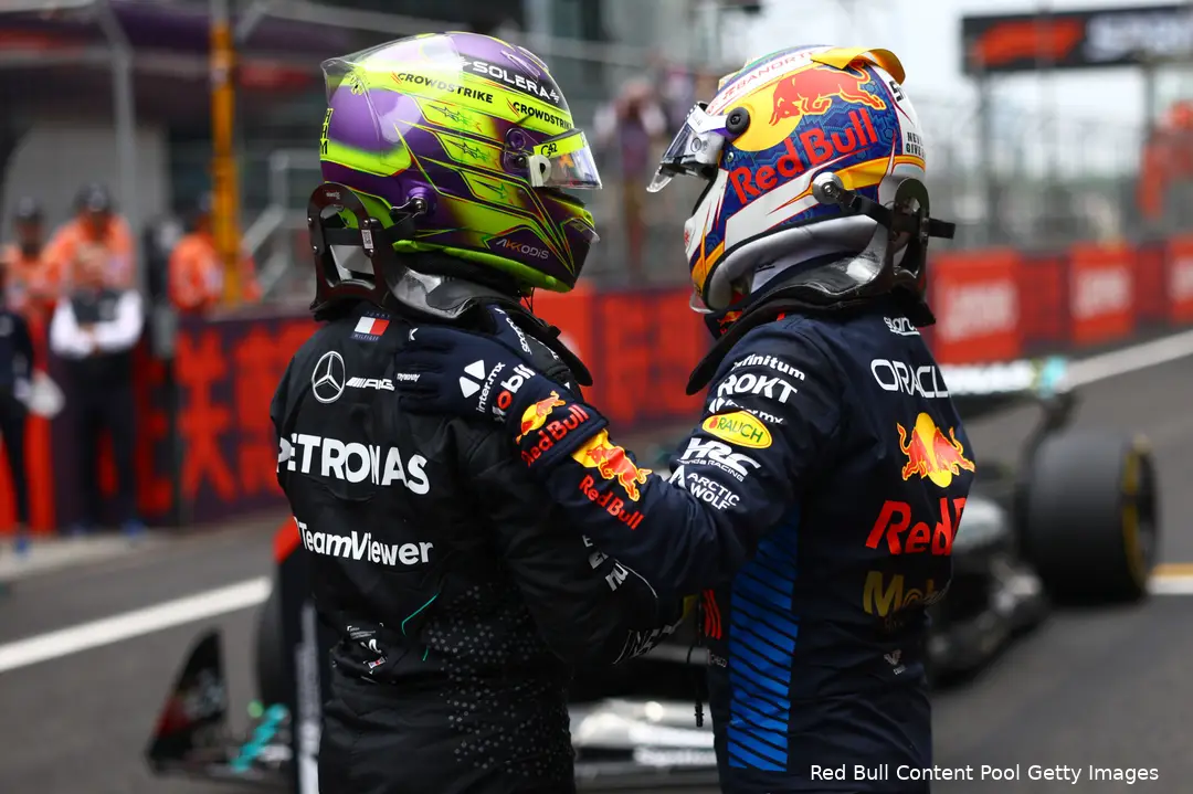 Verstappen en Hamilton vochten in 2021 regelmatig wiel aan wiel.