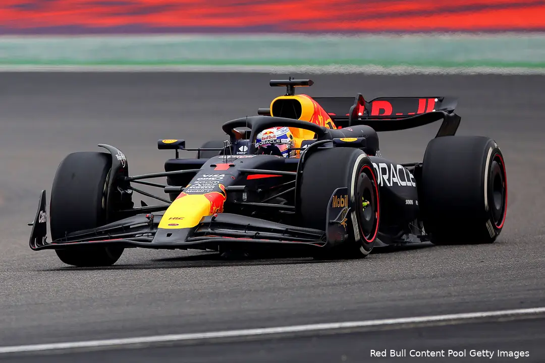 Verstappen reed uiteindelijk onbedreigd naar de finish. (Foto: Red Bull Content Pool/Getty Images).