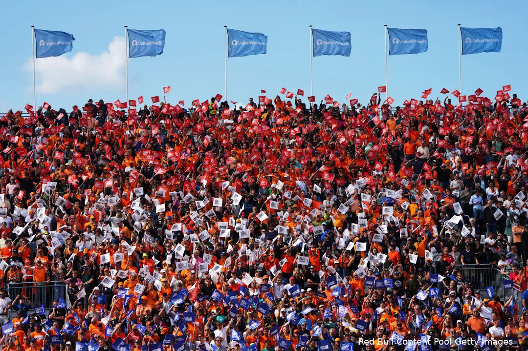 Voor een zee van Verstappen-fans pakte Norris de overwinning. (Foto:&nbsp;Red Bull Content Pool Getty Images)