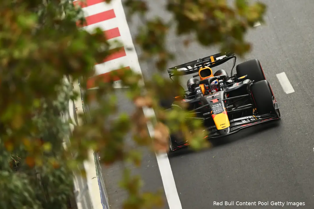<i>Verstappen is in Bakoe nog steeds zoekende naar een goed gevoel.</i>