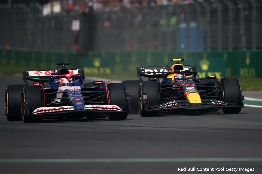 sergio perez rb20 redbullracing gp mexico 2024 liam lawson gevecht