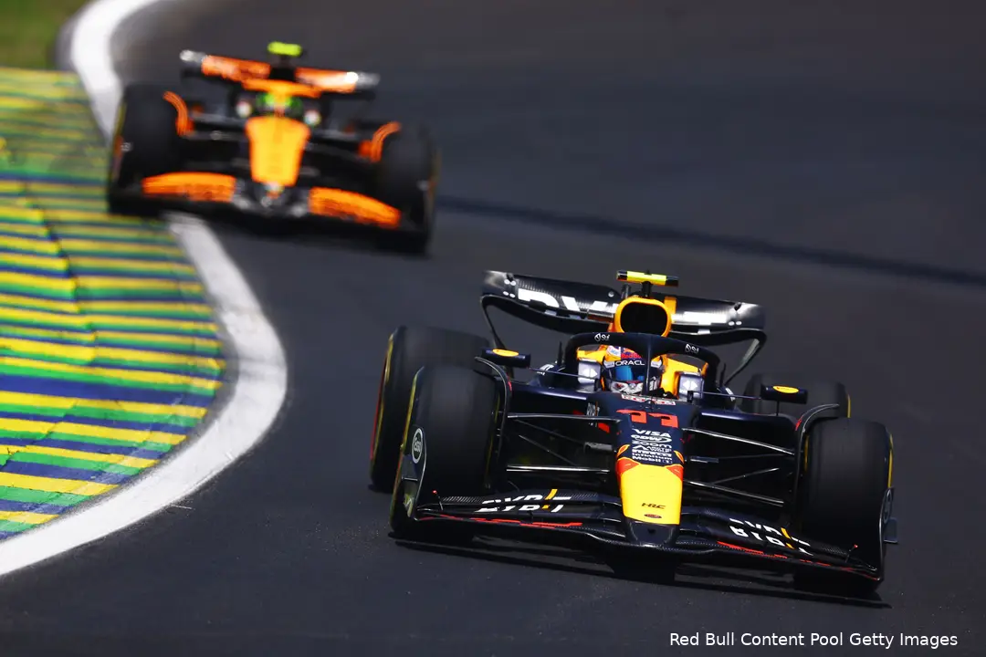 <i>Een wereld van verschil tussen McLaren en Norris.</i>
