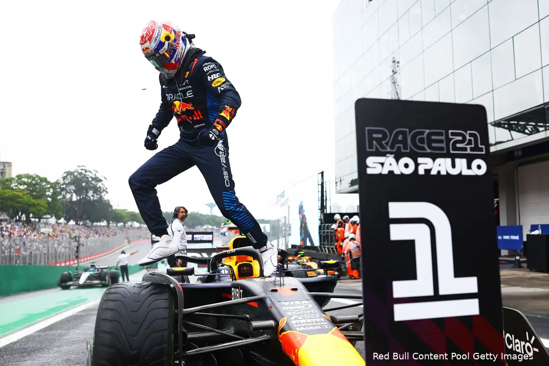 Verstappen wordt bewierookt door toekomstig F1-coureur Bortoleto.