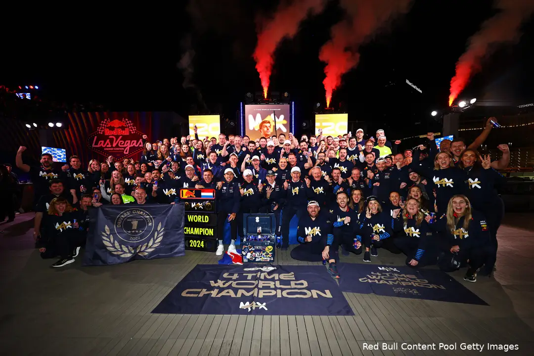<i>Max Verstappen zorgt voor feest bij Red Bull in Las Vegas.</i>