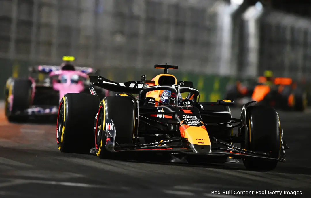Verstappen wist Gasly al vroeg in de race te pakken te krijgen.