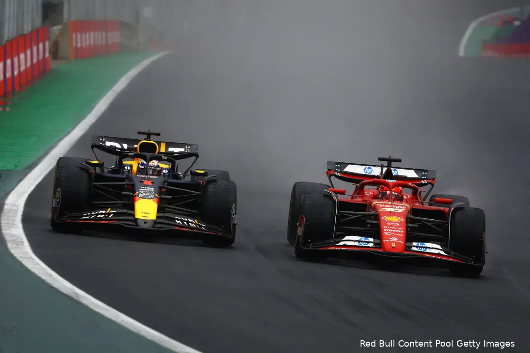 Verstappen in gevecht met Charles Leclerc.