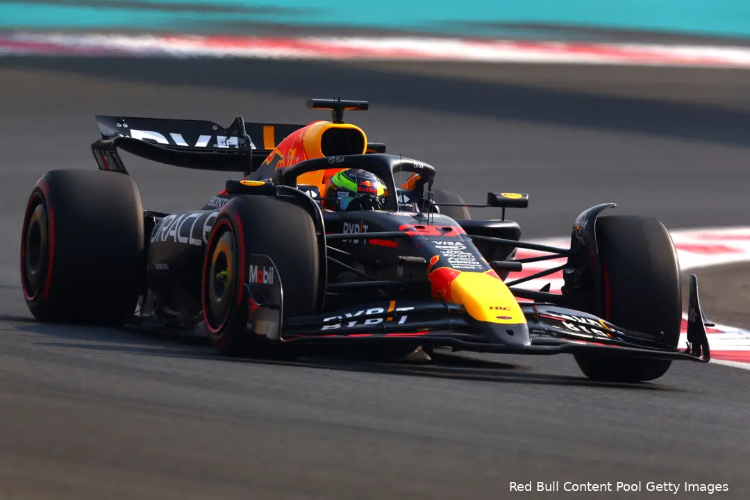 <i>Hadjar reed in de RB20 van Verstappen.</i>